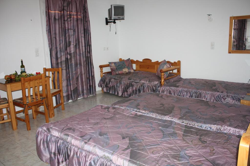 Mavromatis Studios Naxos City Habitación foto